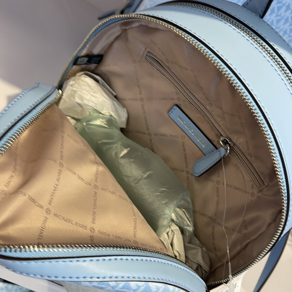 MICHAEL KORS Jaycee Medium Ombré Signature Logo Backpack
LIGHT SKY
NWT - Picture 10 of 13